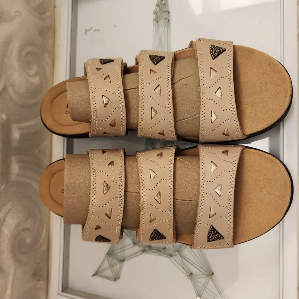 New Women's Clarks Sandals Laurieann Nora Sand Leather, Size 12W. NIB